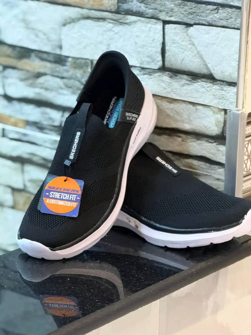 SKECHERS SHOSE